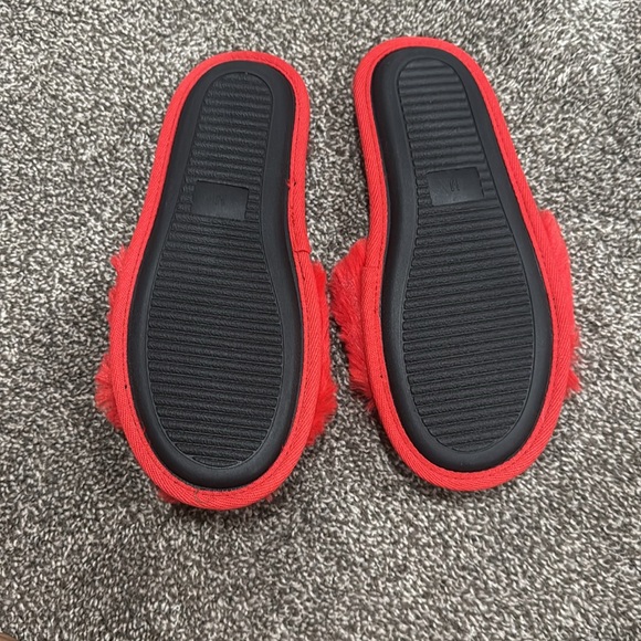 Pink fluffy slides - Picture 3 of 3